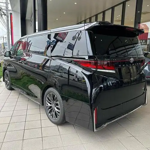 而作为丰田埃尔法兄弟车型的丰田威尔法自然也不会逊色多少,目前丰田