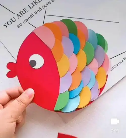 夏津县第二实验幼儿园"隔离病毒不隔爱"小二班——亲子手工制作《小鱼