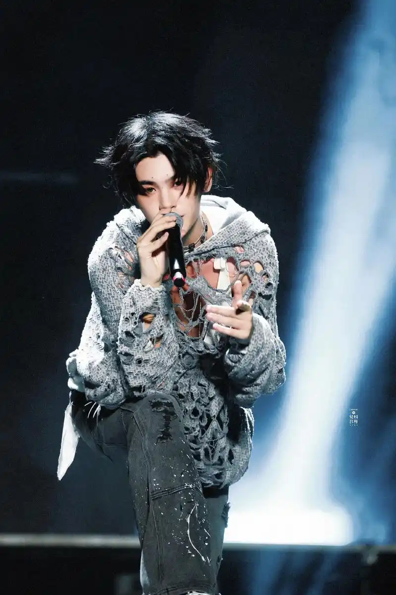 黄明昊 芒禾音乐节&战至巅峰决赛.