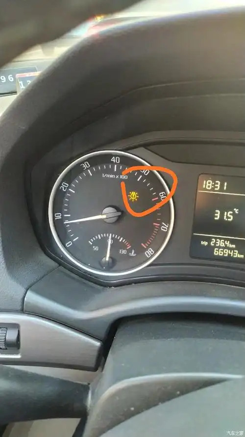 【图】明锐仪表盘有个黄灯亮了,啥原因?_明锐论坛_汽车之家论坛