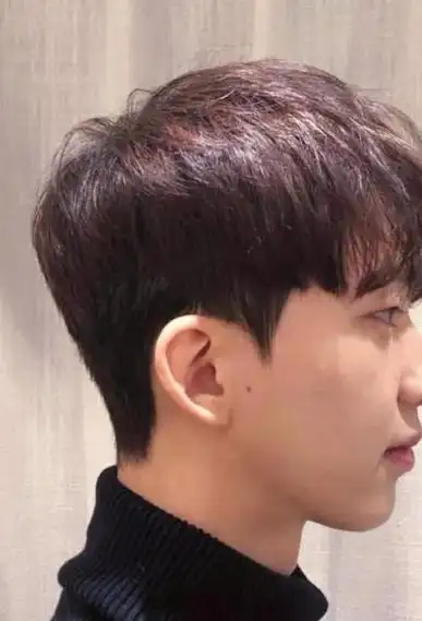 染流行发色打造男生短头发鬓角剃短造型图片男生细软头发卷发型设计