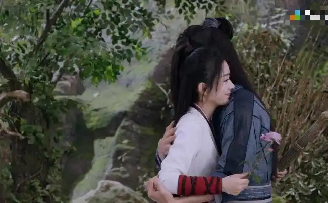 王一博拥抱赵丽颖镜头划过她腰间那一刻我着实被这腰围惊呆了