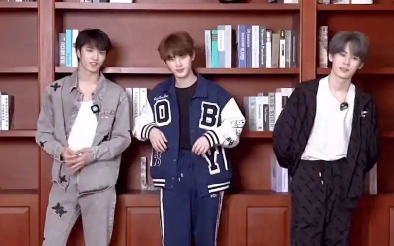 【丁程鑫 刘耀文 张真源】231014《三人行》15力量行|互相挤气球画面