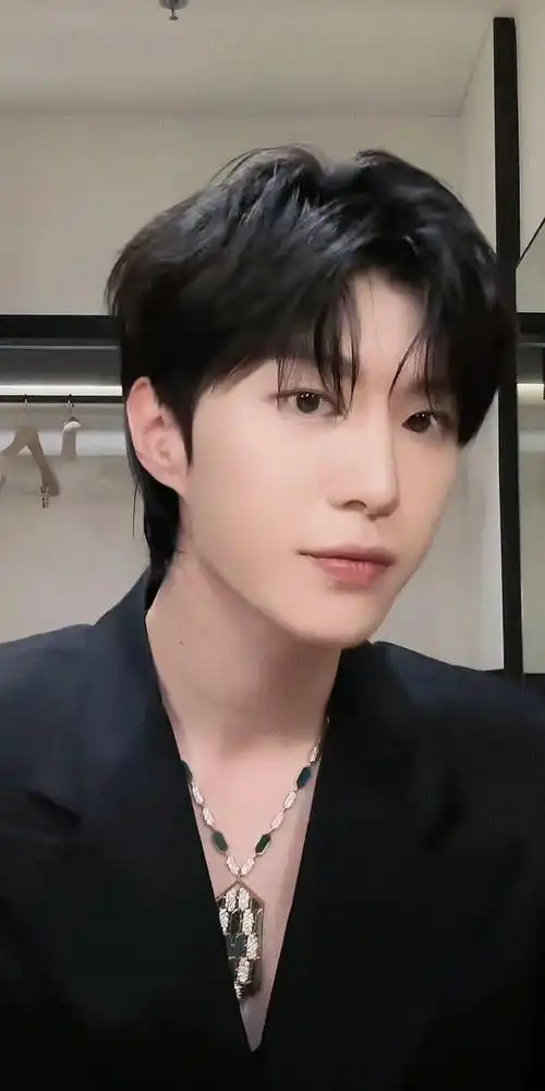 范丞丞甜妹手势舞##范丞丞黑色西装手势舞视频