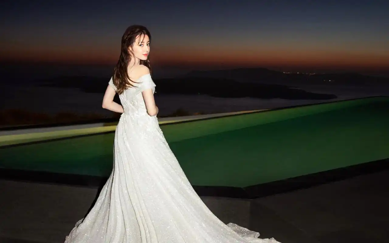 迪丽热巴唯美婚纱写真桌面壁纸