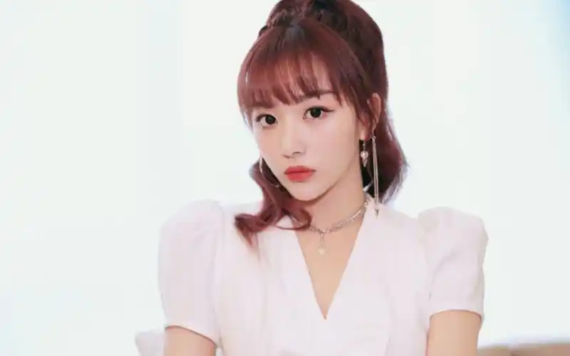 孔雪儿连衣裤性感高清桌面壁纸