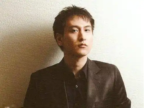 富过王思聪,汤珈铖15岁被誉为小股神,21岁继位拥有百亿身家