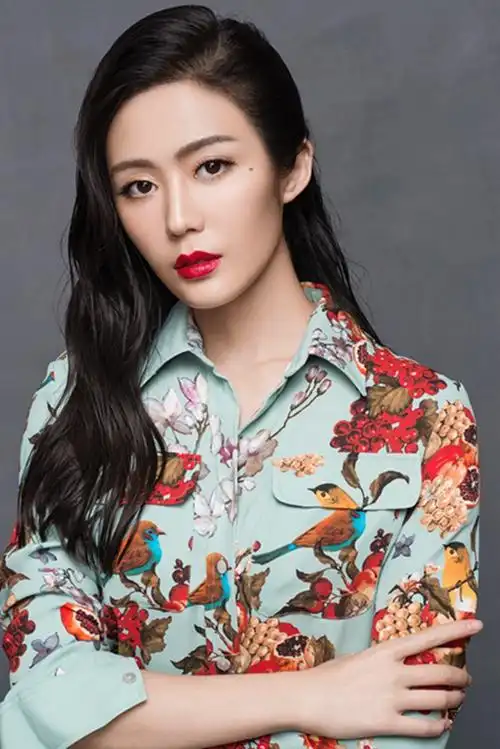 汤晶媚早春写真曝光高冷上演湿发魅惑