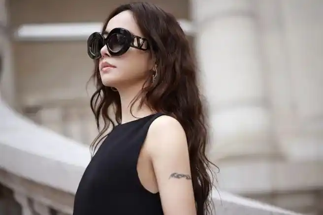 蔡依林酷飒羽毛裙##蔡依林巴黎时装周