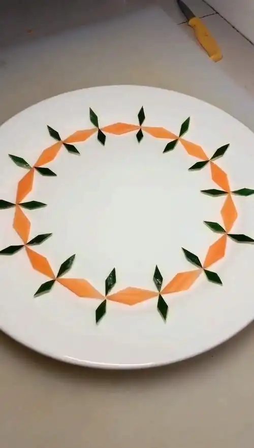 镜头里的秋天#胡萝卜,黄瓜装饰摆盘#食品雕刻