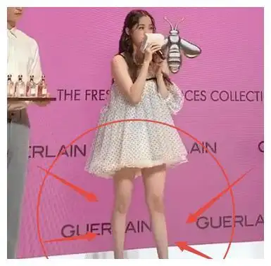 上帝吻了欧阳娜娜的脸,却给了她一双"希腊脚",穿高跟鞋太真实