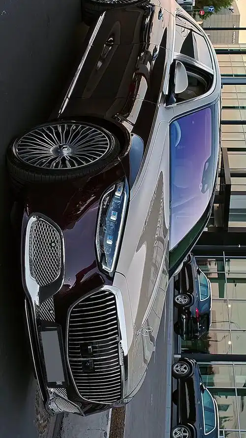 全新的v12迈巴赫s级气场不输劳斯莱斯古思特不服来辩