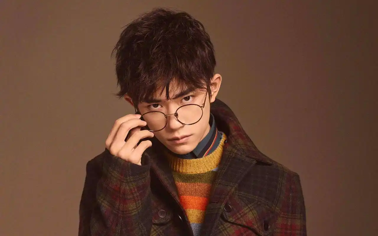 易烊千玺代言海报图片桌面壁纸