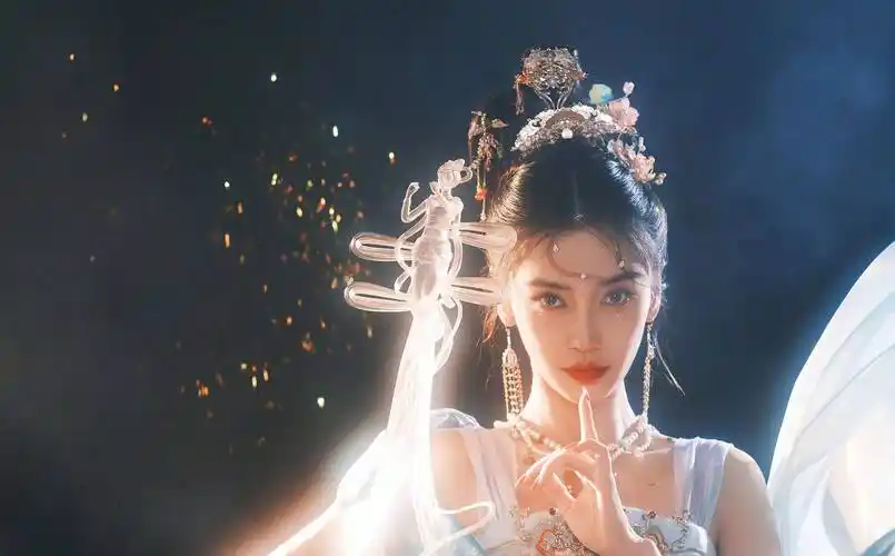 杨颖衣袂飘飘一笑百媚舞姿轻盈犹如敦煌神女降临