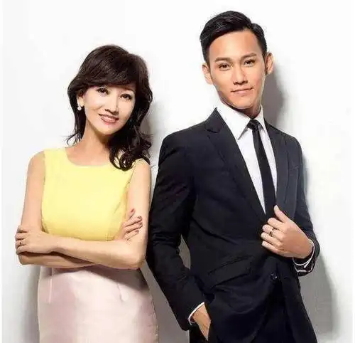 63岁赵雅芝和30岁儿子同框似姐弟但她素颜你见过吗