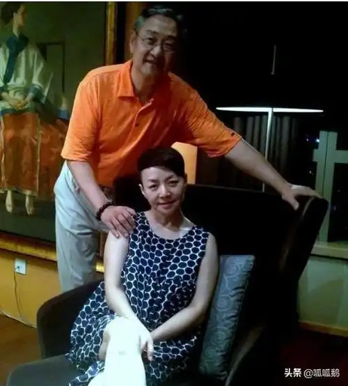 由于赵婷当时归母亲抚养,生活条件并没有宋丹丹好,宋丹丹主动向老公