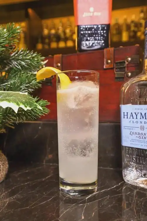 gin fizz金菲士 /# 特调鸡尾酒,享受夜晚的微醺 #特色小食2款:米果