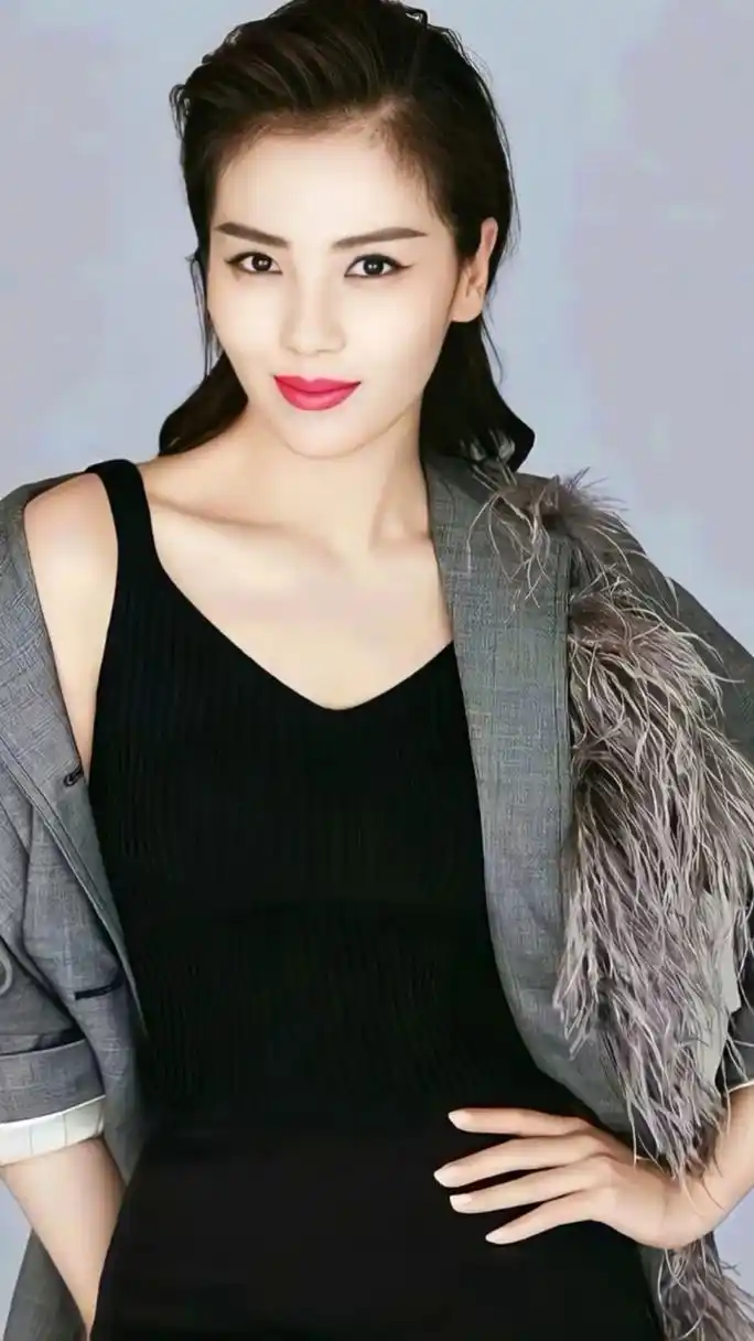 刘涛,1978年7月12日出生于江西省南昌市西湖区,毕业于广东外语外贸