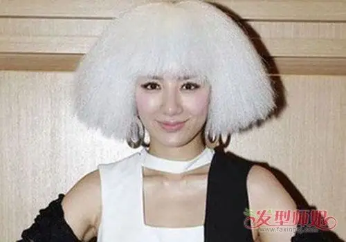 流行发型 明星发型 >> 明星烫爆炸头黄奕像天使舒淇像非裔她像长白山