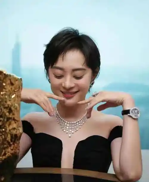 孙俪的出现再次证明,年龄并不是限制美丽的因素,只要女性保持良好的