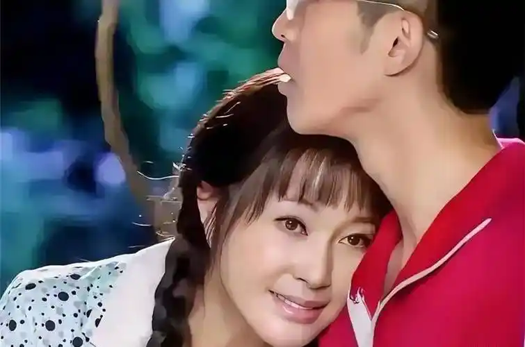 70岁刘晓庆怎么忍心下手?剧中与小鲜肉甜蜜腻歪,表情享受没眼看