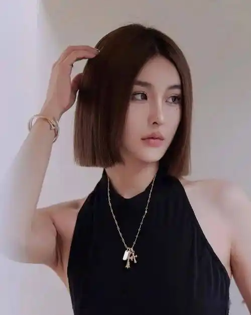 漂亮小姐姐网红短发