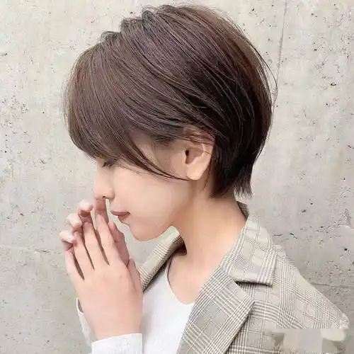 流行"四好"层次短发,立体蓬松很精致,适合大多数女性_造型_效果_发型