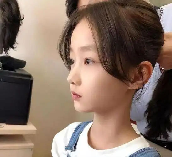 赵薇"女儿"因长得太好看,被全网禁止整容,如今16岁变化太大