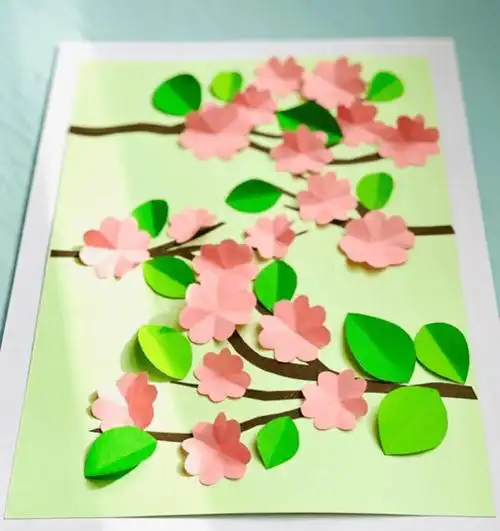 春天和孩子一起来做这幅花朵拼贴画