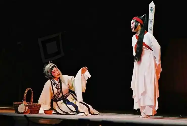 关汉卿《窦娥冤》剧照