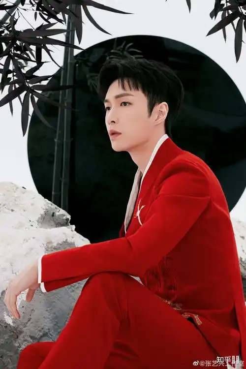 如何评价 2021 年春晚张艺兴的中国风 mpop 舞台《画卷》?