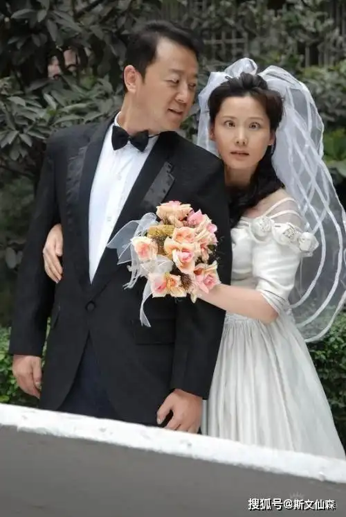 何赛飞的人生,低开高走,嫁初恋老公婚姻幸福