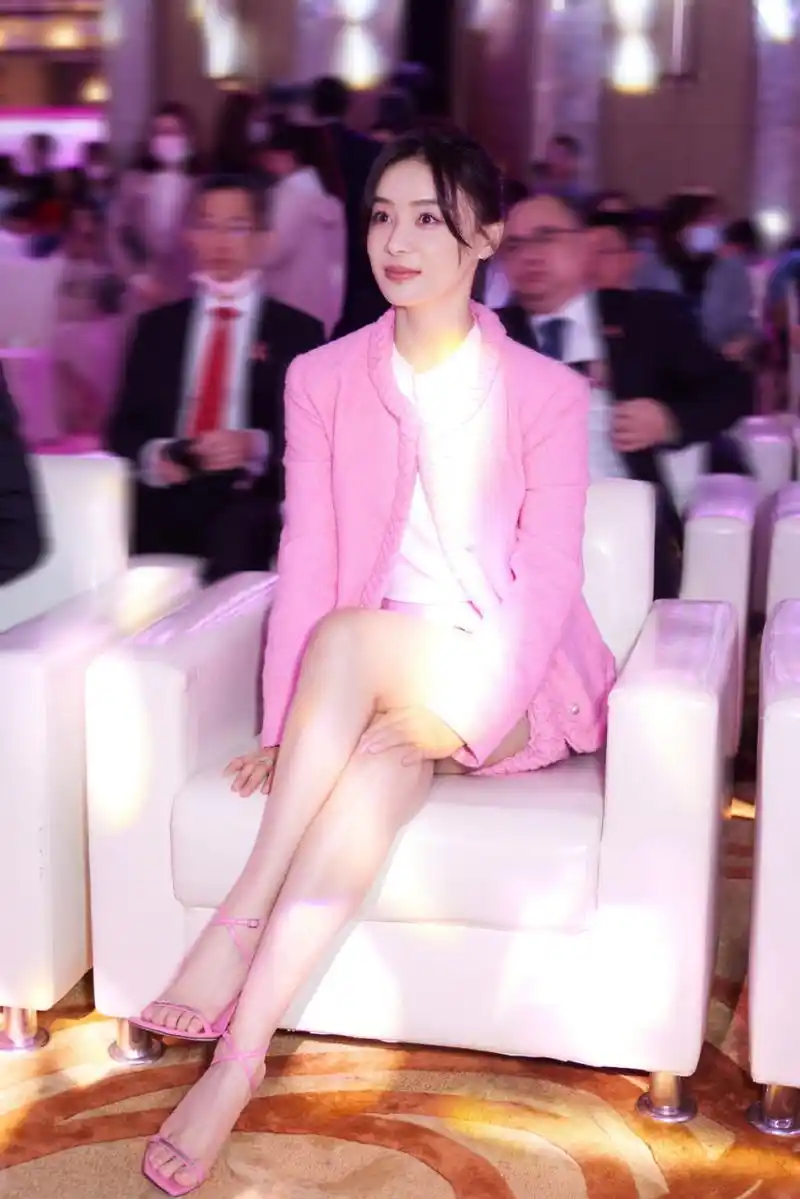 袁姗姗高跟凉鞋美足,如梦般美丽,令人心醉.