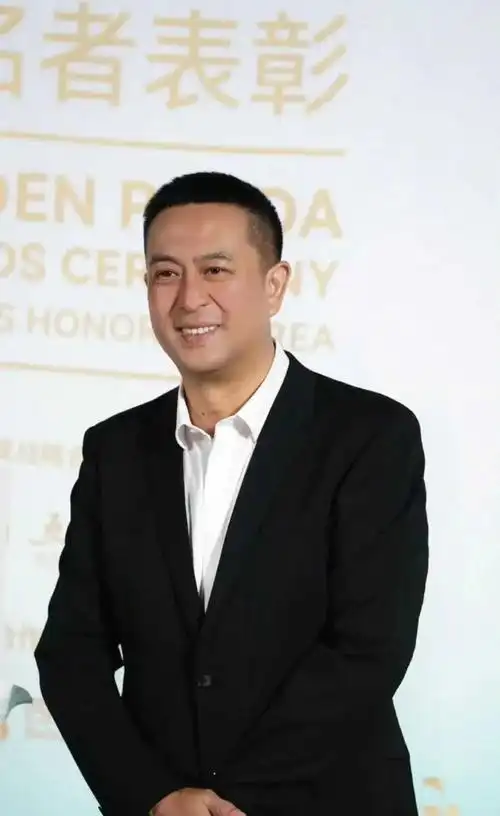 从"软饭男"到实力派演员,张嘉译的逆转人生让前妻何感?