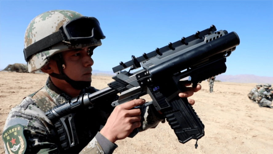 运20,歼20等一大批新式装备,在海军和陆军领域同样大有建树,有诸如