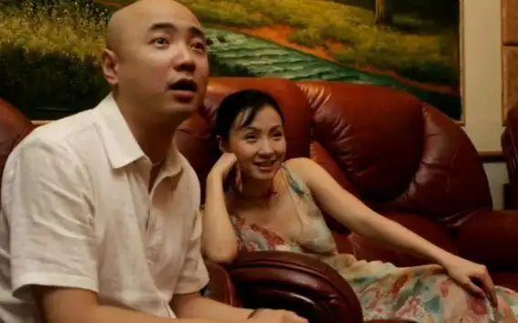 陶虹与家人度假遇车祸伤势严重现身医院现在陶虹的情况怎样了