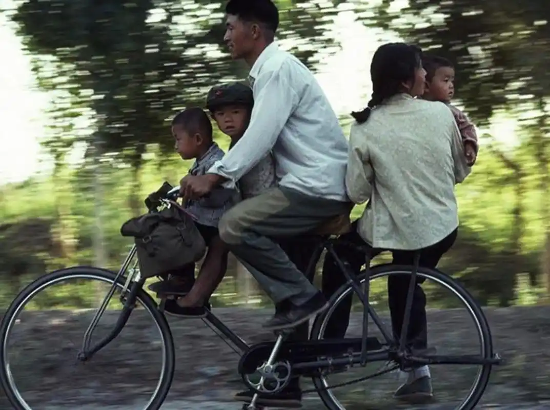 80年代农村罕见老照片:图4令人怀念,图6你一定做过,图9好尴尬