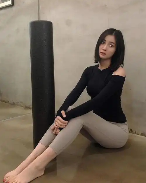 女人气质很重要跟着美女来健身塑造曲线好身材