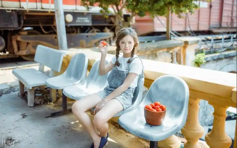 甜美白皙美女图片壁纸47