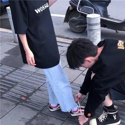 男朋友卑微的情侣头像