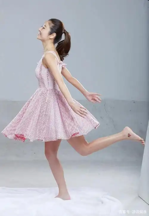 素颜快乐开心的林心如是这样子的,笑得开心,童真十足