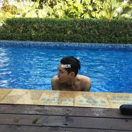 夏天来了 壁纸可以用上了_壁纸_夏天去哪玩_吴亦凡_游泳池_素材_壁纸