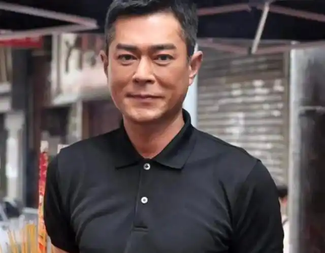 52岁古天乐近况曝光,深夜发文引网友热议,疑似十分焦虑