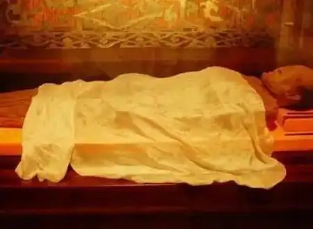 千年古墓女尸如活人 眼睫毛都是完好的