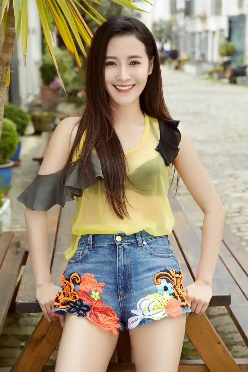 她在《梦里花落知多少》中饰演林岚,你记得那个美丽善良的女主吗