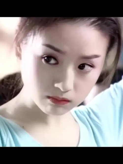 年轻时的董洁太纯了,丸子头真的无人能敌!侧颜鼻子一整个美绝!