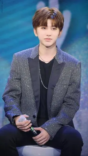 三七九九  11月12日 16:22   关注   蔡徐坤 评论 收藏