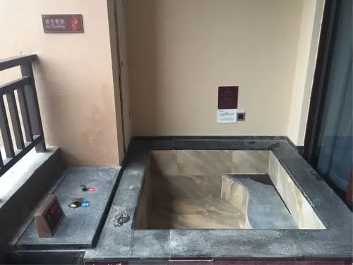 阳台里边的泡池