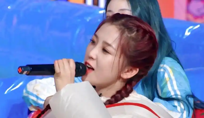 《非日常派对》抢先看:虞书欣开战放狠话 喻言变"人球"实惨-综艺视频