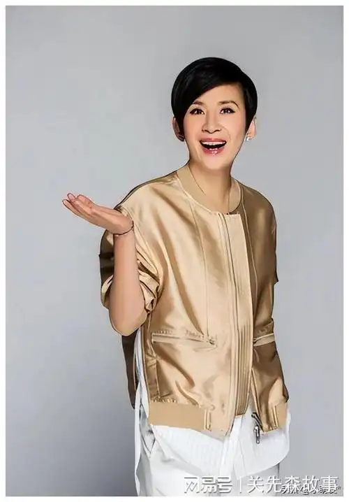 她是"最丑"影后,被初恋男友抛弃,如今嫁大导演被宠上天|吴君如|陈可辛